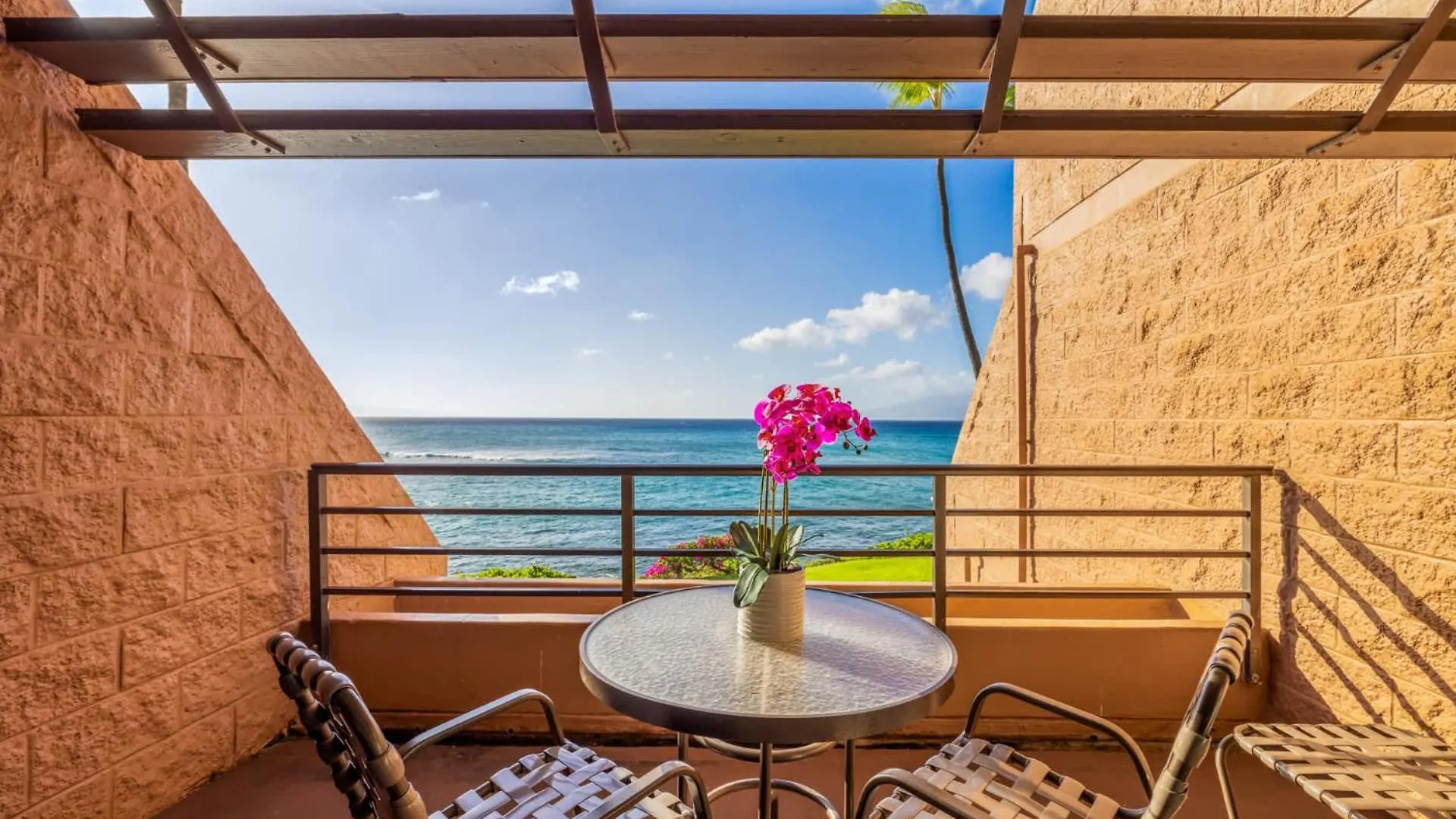 Kuleana Club #615 Oceanfront - 1 Bedroom & 1 Bathroom - Gated 2Nd Fl Kahana Holiday home